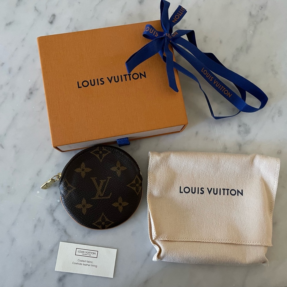 AUTHENTIC Louis Vuitton Round Coin Purse